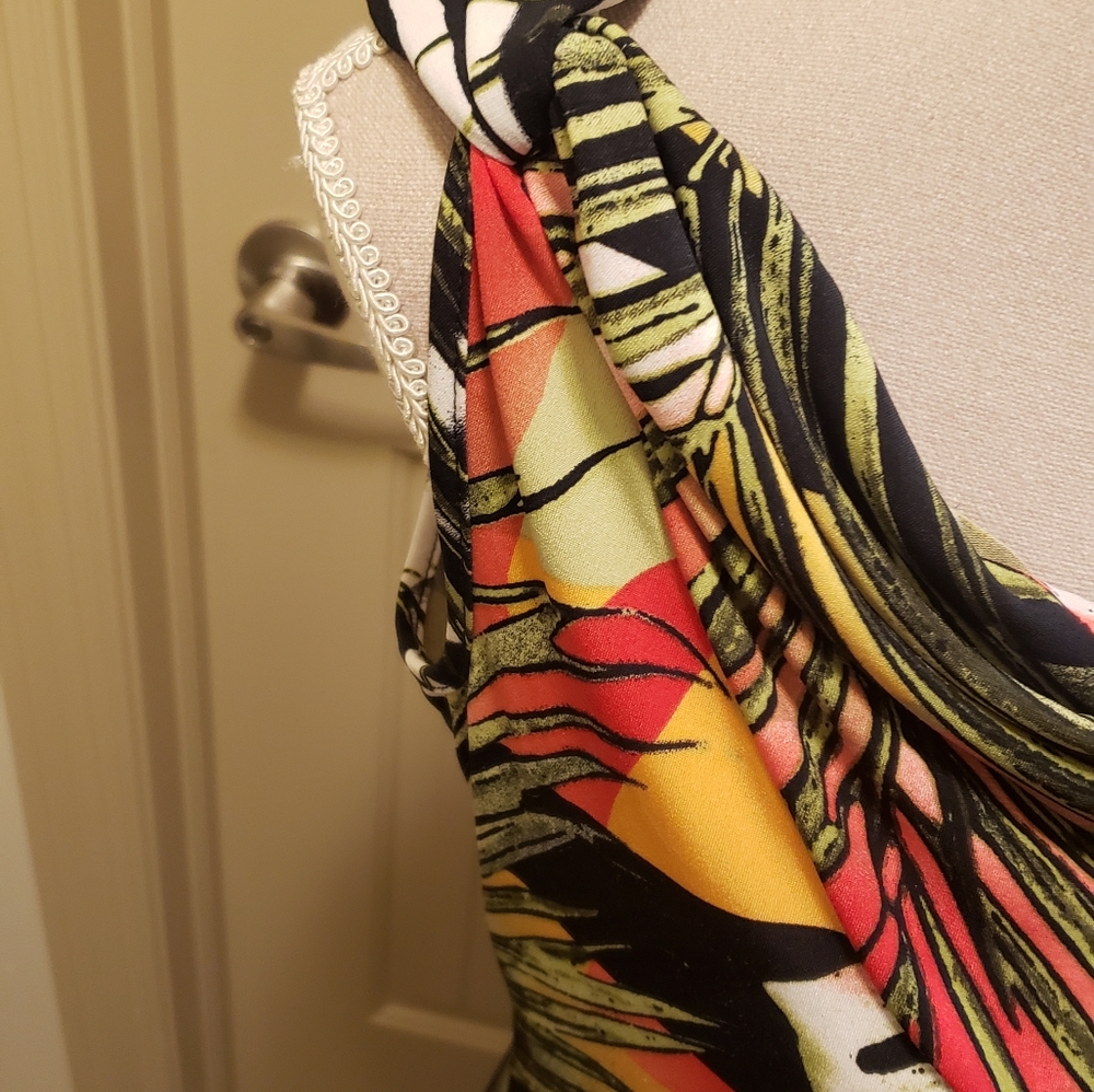 Libra Colorful Printed Top - Picture 7 of 9